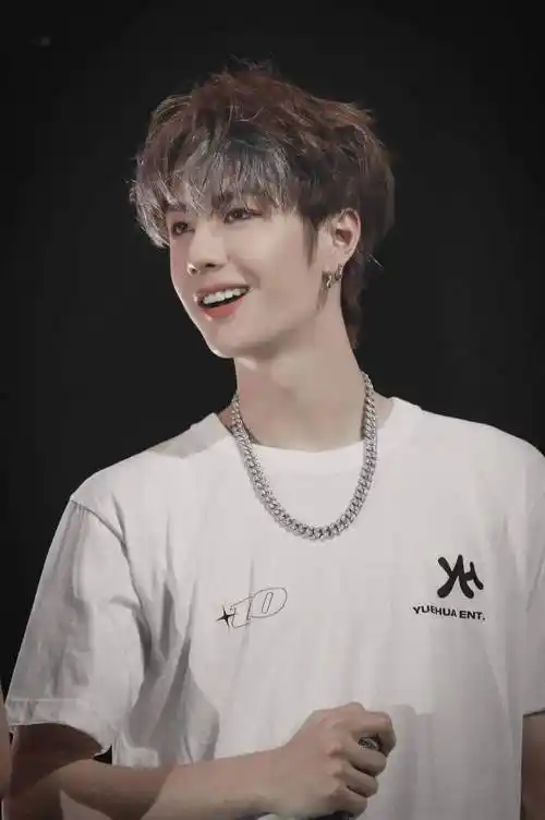 鹿晗王一博朱一龙等明星的小八卦