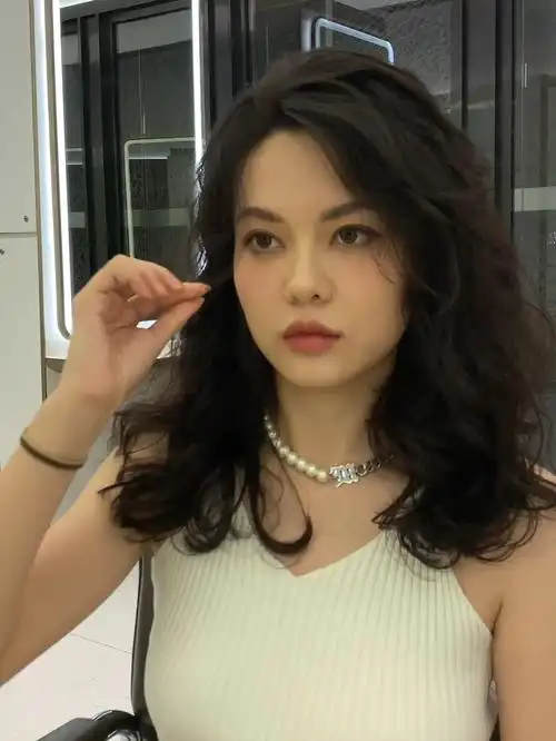 上海卷发港风复古中卷发免打理氛围卷发