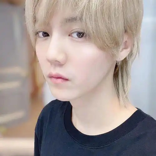 鹿晗黄色长发正面照来了seeyousoon