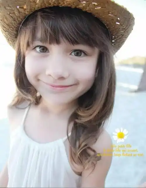 她们是「全球最美」混血双胞胎!没想到长大后变成「这样」.