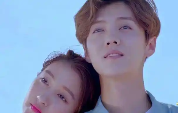 张艺兴给鹿晗介绍了关晓彤(张艺兴这样评价关晓彤)(1)