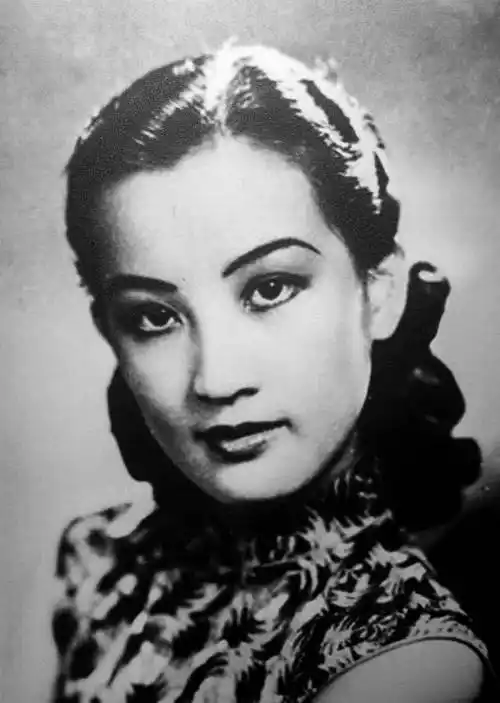 民国"金嗓子"周璇:多次被拐,14岁成名,37岁死在精神病院