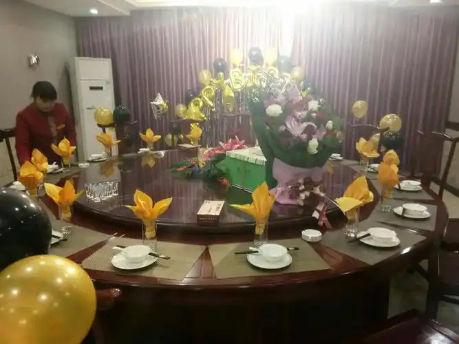 来瑞达源酒店过生日的贵宾们,只要您提前预约,酒店可免费为您布置生日