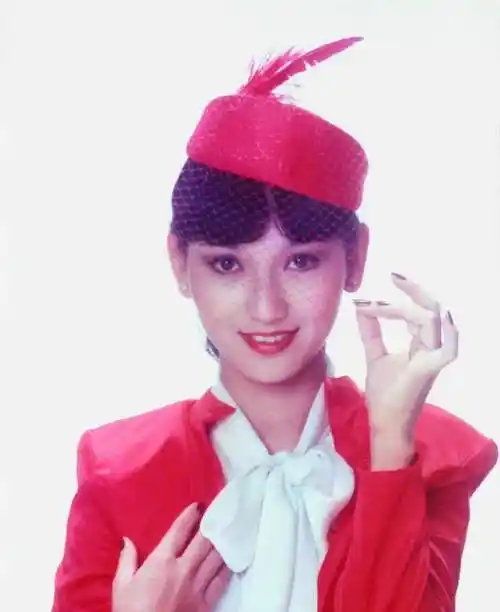 原创赵雅芝晒年轻时的照片青涩的脸庞和稚嫩的眼神不愧为影视女神