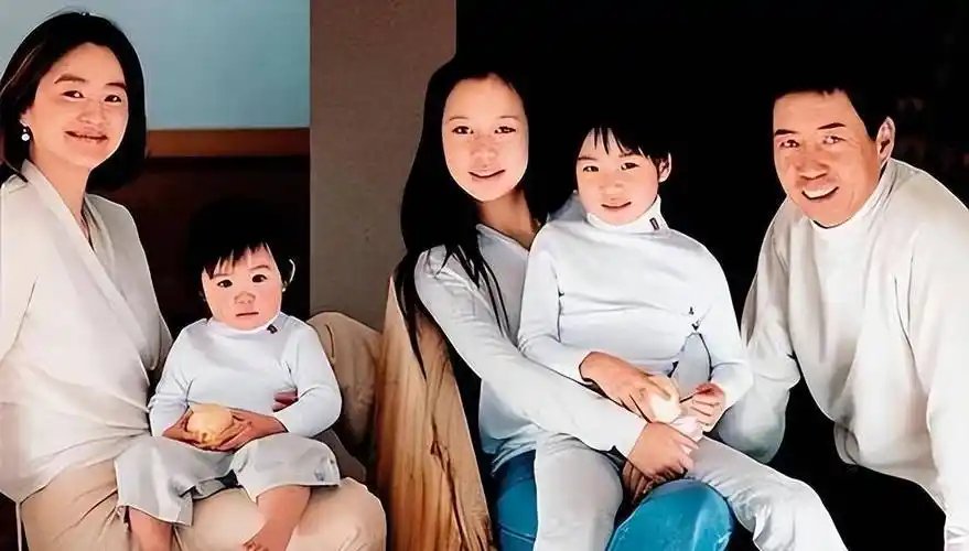 林青霞女儿终于长大,颜值如同母亲复制,网友:不枉费等这么多年_柴蔚