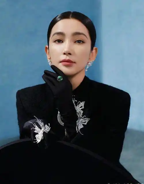 李冰冰登vogue十一月刊封面,明艳大气演绎东方美学_中国_黑色_匠心