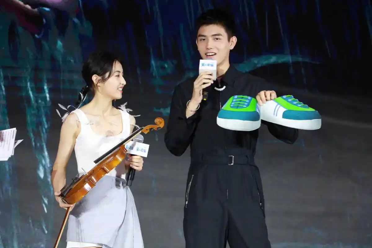 "电影雪人奇缘"上海首映,中文版配音演员张子枫,陈飞宇.