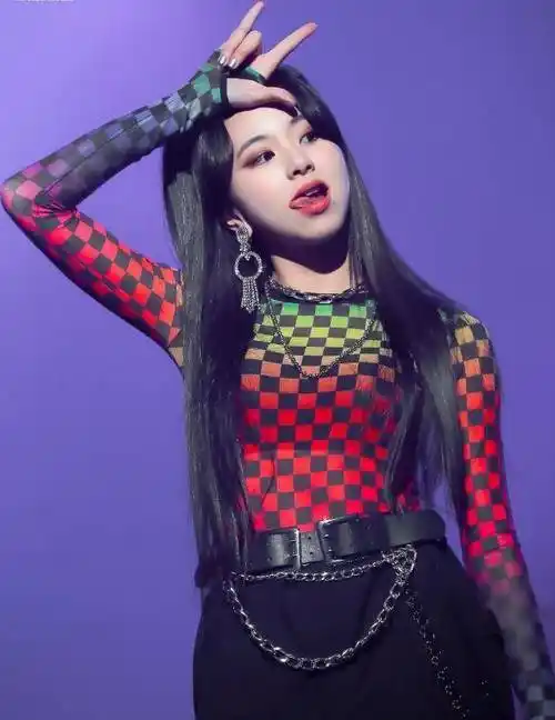 原创凭twice出道却人气大跌后因带痣画陷绯闻风波恋大9岁纹身师