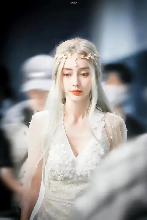 造型#你可以永远相信baby的颜,精灵女王造型也太美了吧,仙女下凡了