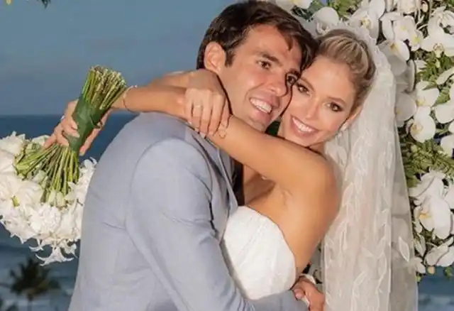 球星卡卡28岁娇妻晒近照紧致身姿不输前妻大长腿也十分夺目