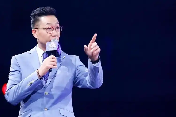 我们的歌主持人林海为啥又一次选择穿埃沃