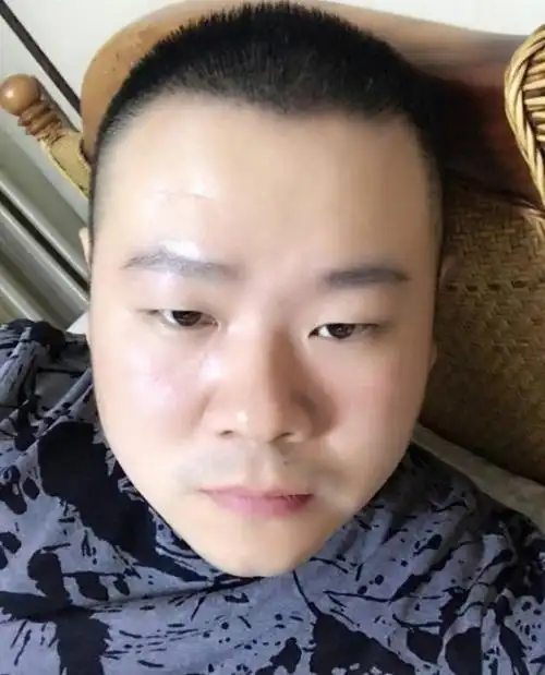 彭于晏晒自拍展示自己五官,网友:眉毛很好看!