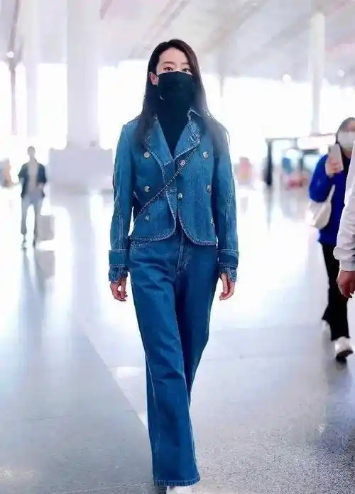 张小斐火了后衣品真高级一身牛仔穿搭简洁大气明星范十足
