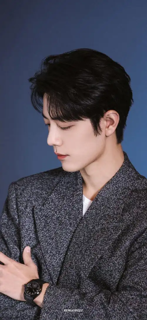 肖战##肖战顺顺利利##肖战深v亮钻西装