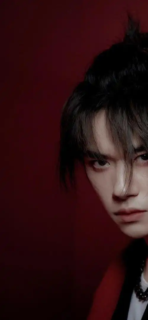 易烊千玺摇滚风酷帅高清手机壁纸