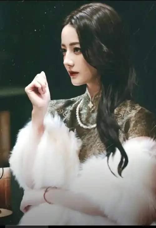 迪丽热巴旗袍