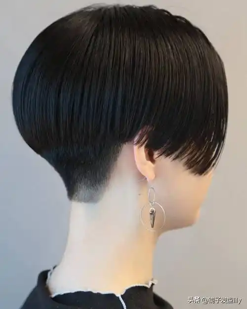 今日流行新风尚:后脖起发脚的女士短发_发型_女性_时尚