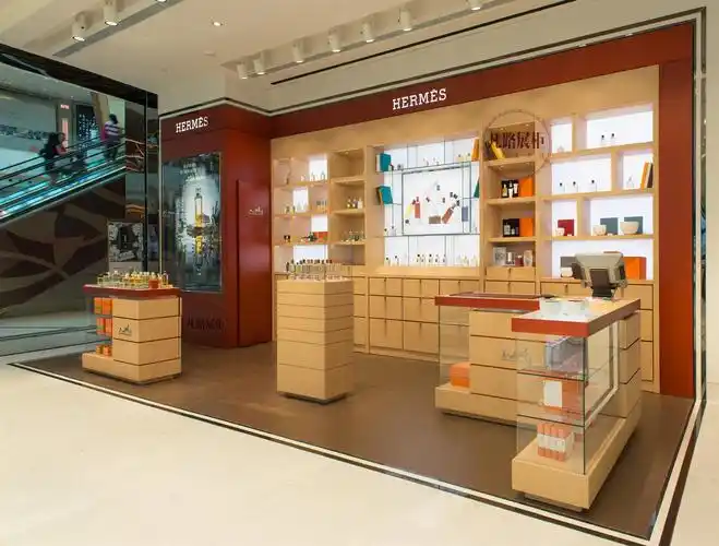 商场化妆品展柜效果图