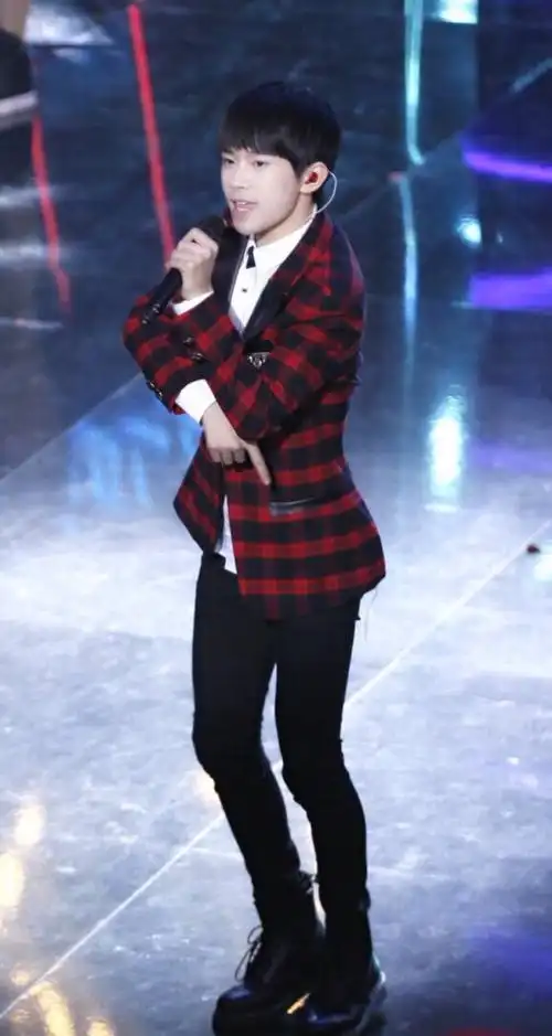 易烊千玺 160224王牌对王牌录制