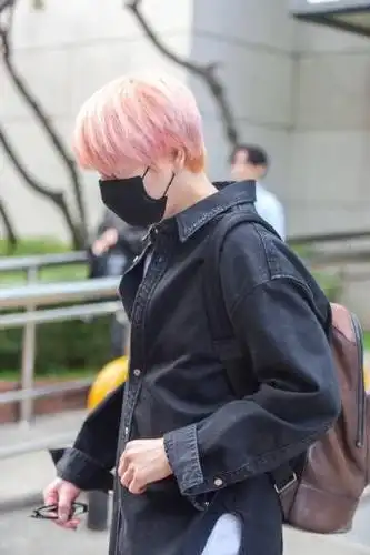 圭贤的鸣鸣猪爱大叔:[色]喜欢 //@疤魅儿. 来自冷酷沙雕 - 微博