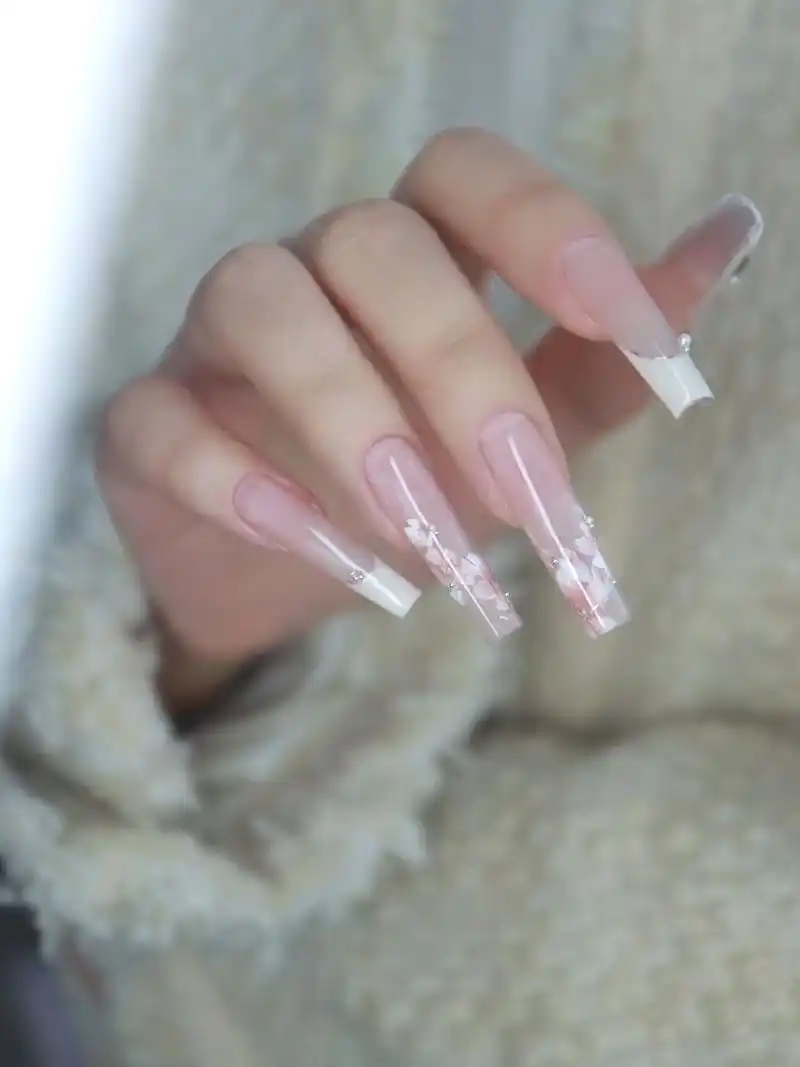 细狗长t 日常小桃花 美就玩事儿啦.#美甲 #美出高级感 # - 抖音