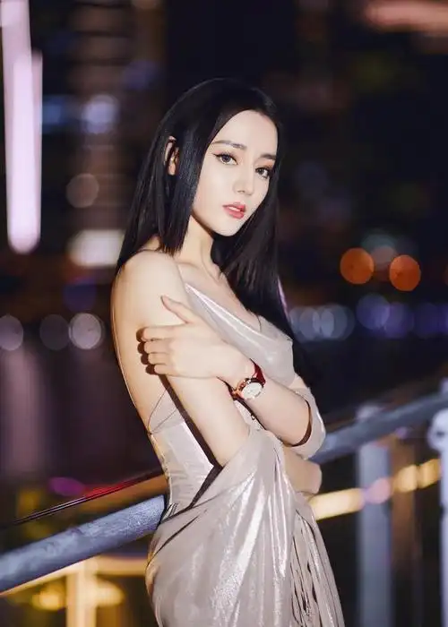 盘点迪丽热巴2021年的性感大尺度写真10分钟后删除