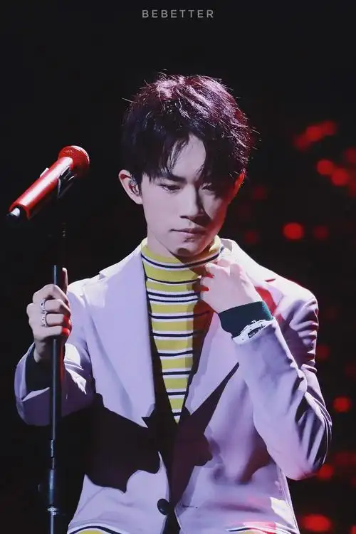 易烊千玺17岁生日会