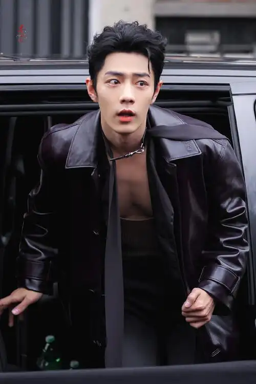 话说,肖战这健硕性感的身材,极致迷人的神颜,一人千面的风格,谁看了不