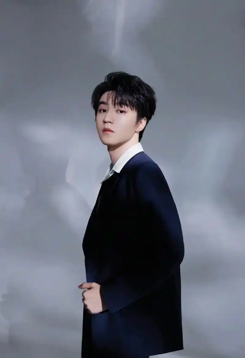 "是郎给的诱惑,我唱起了情歌"#王俊凯 #一眼沦陷 #气场全 - 抖音