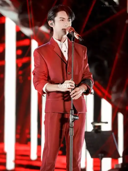 今日分享@易烊千玺 2020前路遂心与你同行