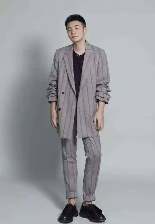 38岁李荣浩15岁辍学19岁车祸险丧命10年幕后终逆袭成导师