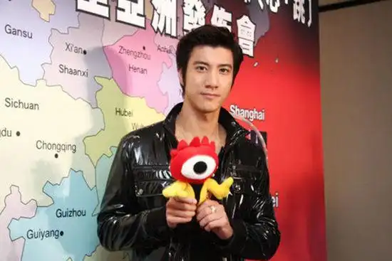 网友曝:王力宏童年古怪帅气萌照及青涩照