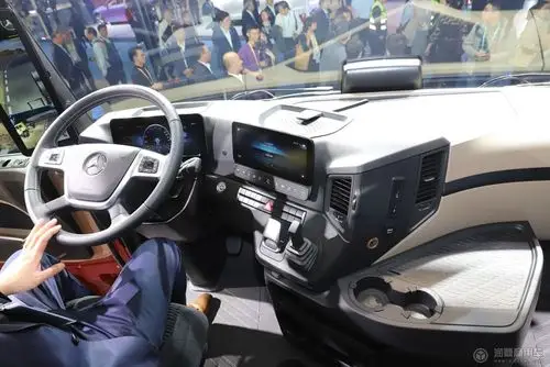 适合极效运输无倒车镜的奔驰智能版阿克托斯都有哪些黑科技