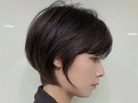 后脑勺扁平女生更适合梳短发 时尚气质内扣波波头是你最佳发型(2)