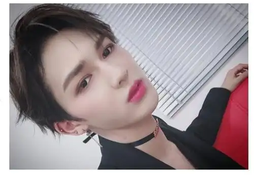 朱正廷女朋友曝光是假的 晒同款的微博已经清空