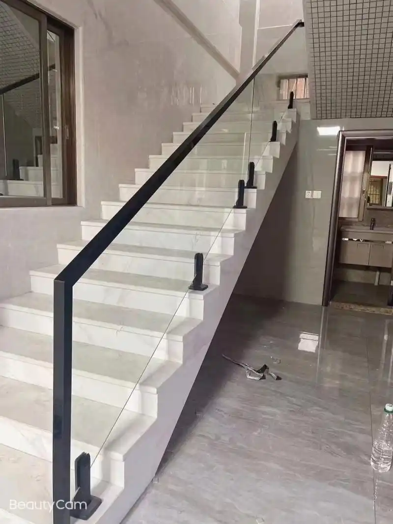 质量好 视觉效果yyds,灯光下效果更好 现代简约玻璃楼梯扶手,容易清洁