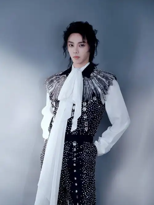 华晨宇全身是钻##华晨宇跨年夜好闪