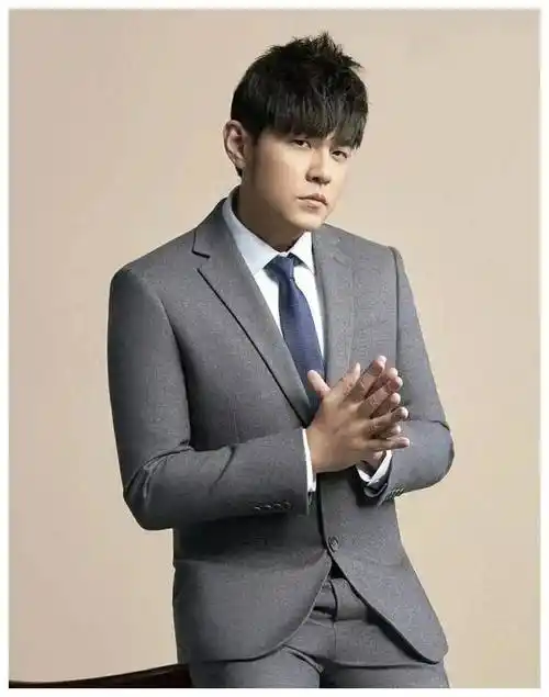 周杰伦:从巨星到争议焦点,何以形象扑街?_周董_行为_音乐