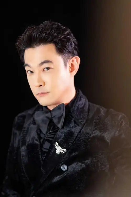 黄维德亮相时尚盛典 尽显潮流绅士风度_年度