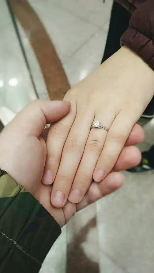 【结果公布】情人节秀恩爱,晒出你们的牵手照