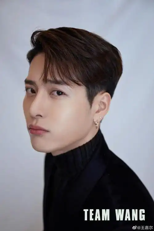 王嘉尔3月9日,王嘉尔在微博上发文问候粉丝,称:"你们还好吗?想你们了.