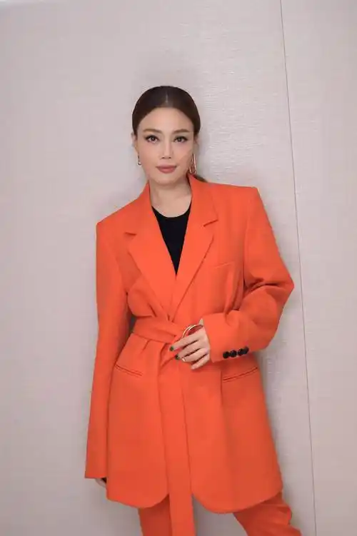 容祖儿粤语主持大湾区新年音乐会演唱歌曲彩云追月舞台梦幻唯美