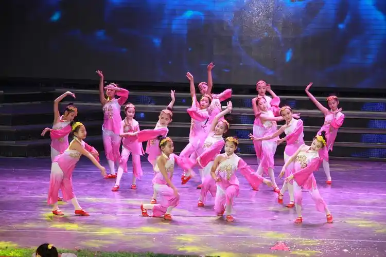 2018汇报演出照片第二部分|其他|其他|蓝天艺术学校 - 原创作品 - 站