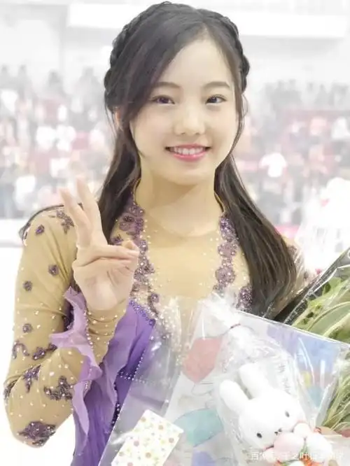 二,本田望结 本田望结是真凛的妹妹,比姐姐小三岁.