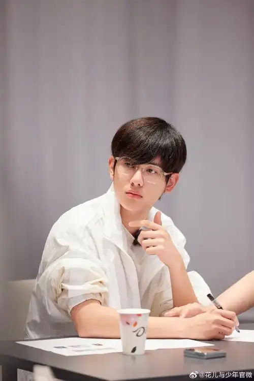 演员胡先煦进入蓝洞赞叹连连明天 12:00,@芒果tv上线!