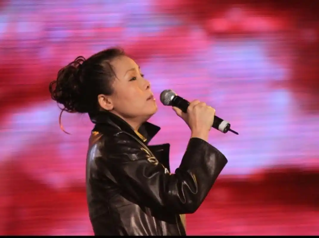 曾经的歌后田震因病淡出娱乐圈,小时候她曾经在农村姑姑家住了七年那