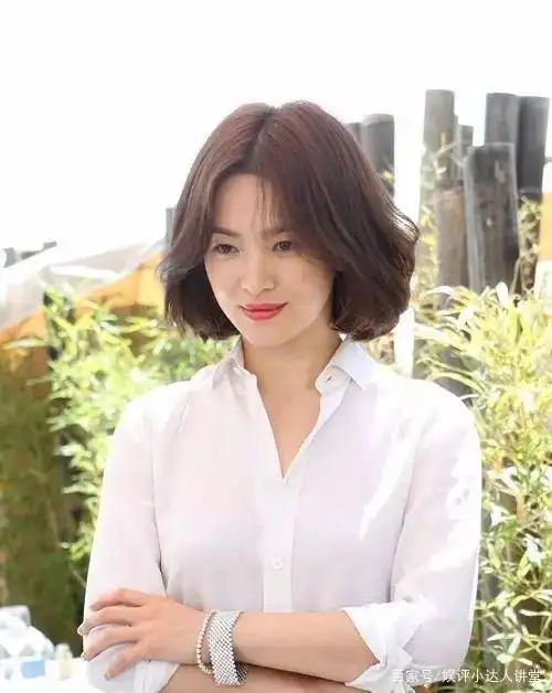 不管女人多大年纪,她都要根据"脸型"来选择发型,如果她选错了