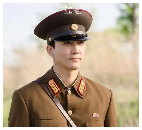 而在催眠中她遇到了穿著北韩军官服装的宋承宪,徐智慧更进一步说:「丹