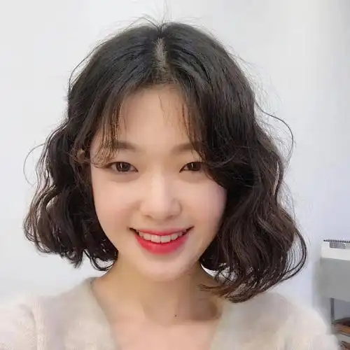 2021冬天你就差一款"慵懒法式蛋卷烫"_发型