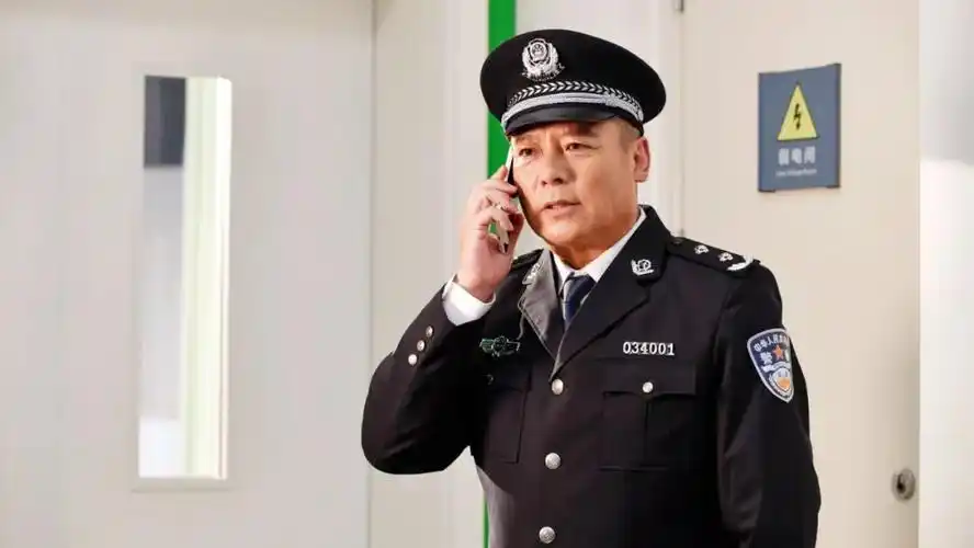 佟凡《分界线》杀青,挑战英勇公安局长